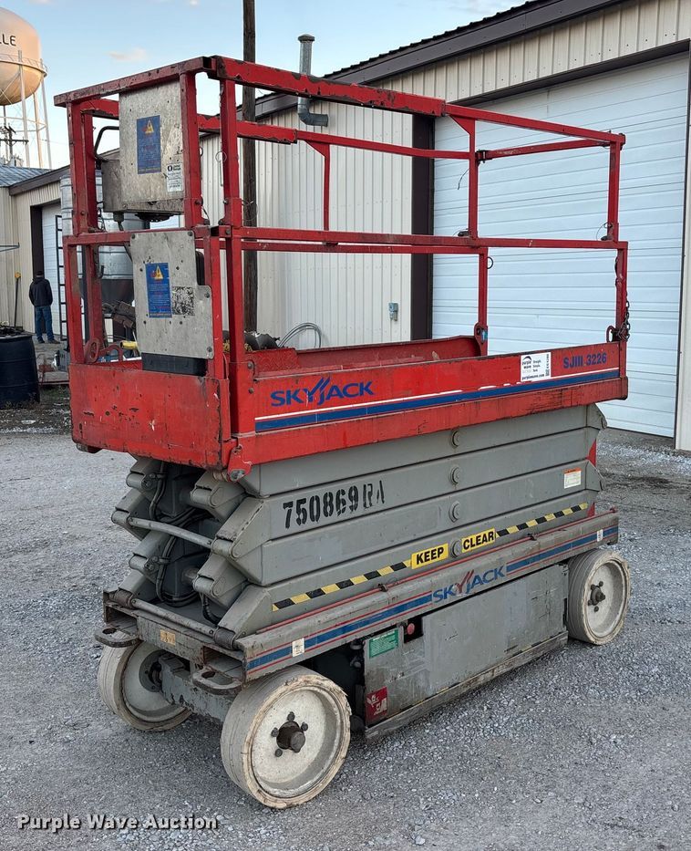 Sky Jack SJIII 3226 scissor lift - EE4286