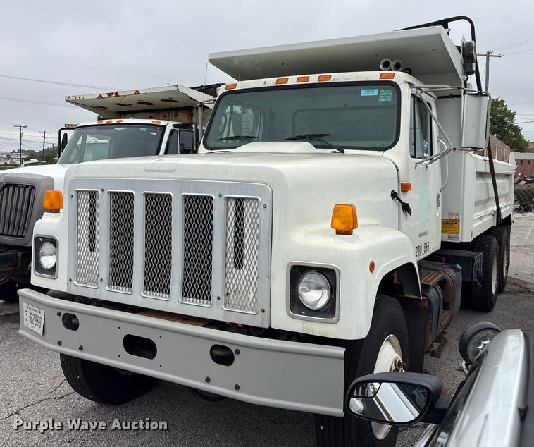 2001 International F-2554 dump truck - EG8817