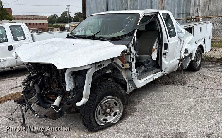 2012 Ford F250 SuperCab utility bed pickup truck - EG8821