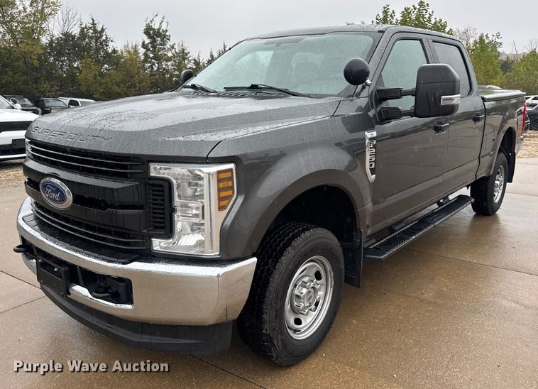 2019 Ford F250 Crew Cab pickup truck - EN0586
