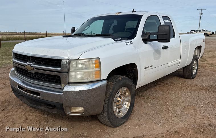 2010 Chevrolet Silverado 2500HD Ext. Cab pickup truck - EP0789