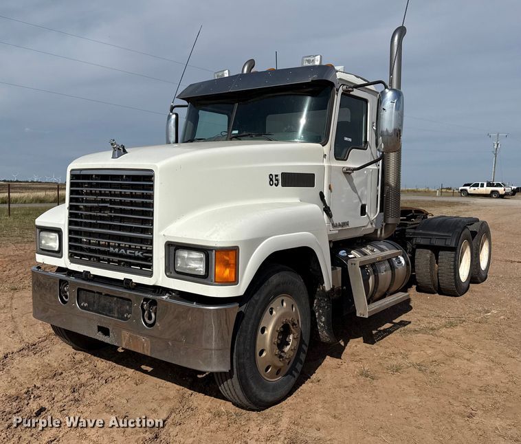 2012 Mack CHU613 semi truck - EP0795