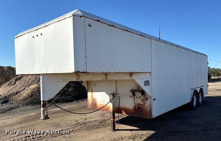 1988 W-W enclosed cargo trailer - EP0813