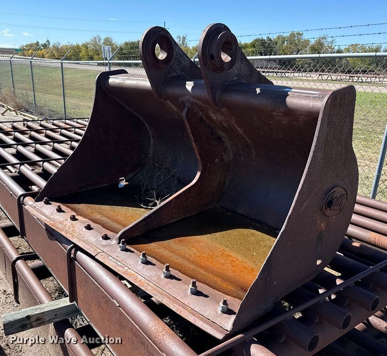 Geith excavator bucket - EP0819