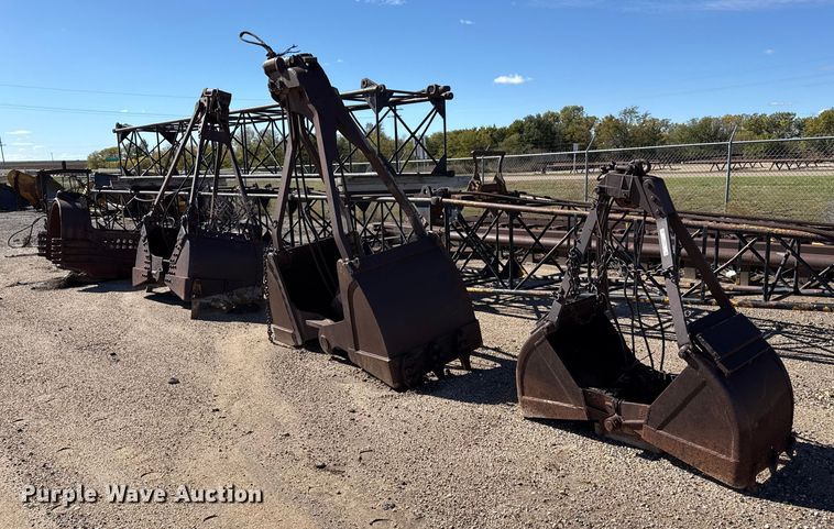 Crane attachments - EP0821