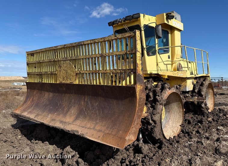 Bomag landfill compactor - EP0823