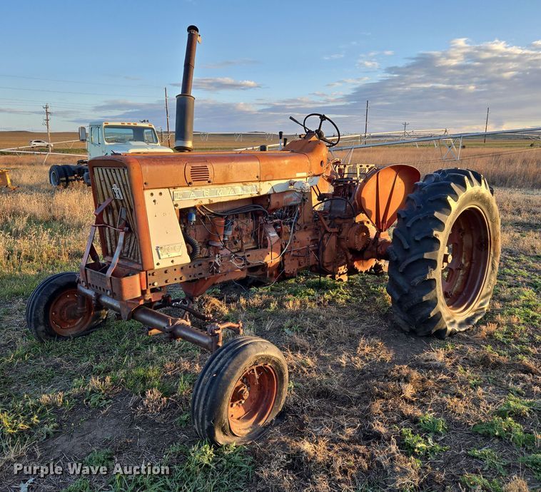 International Harvester Farmall 706 tractor - ES2529