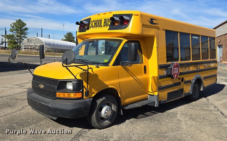 2014 Chevrolet Express school bus - ET5241