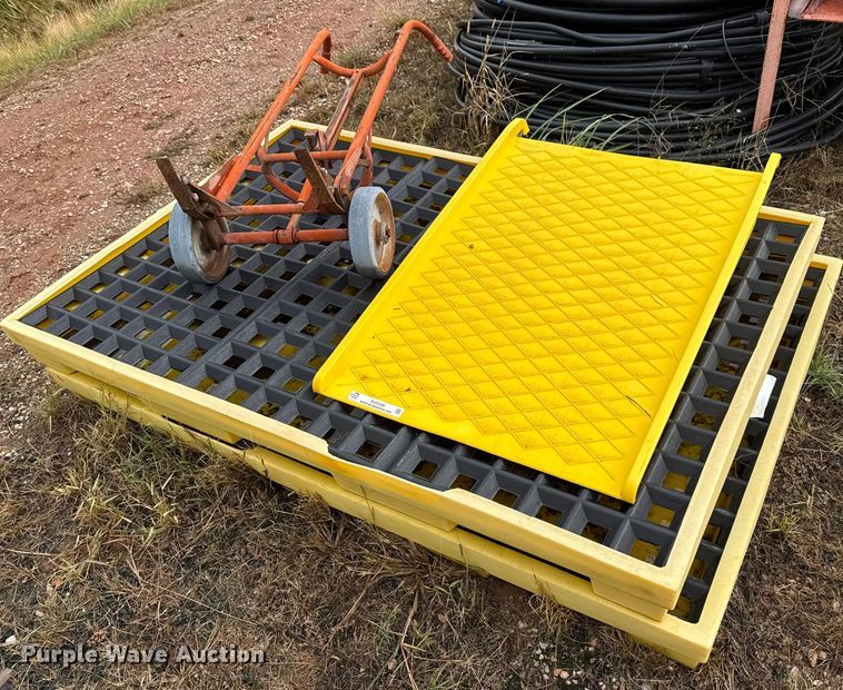 (2) spill containment totes - EU5209