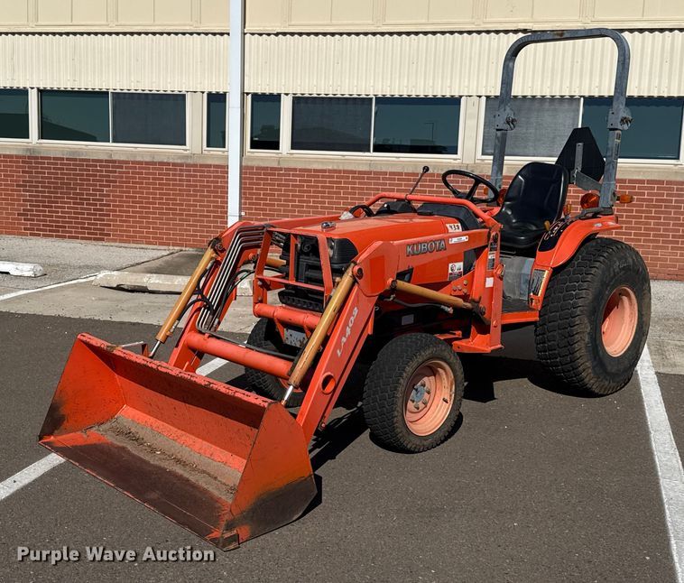 Kubota B7800 MFWD tractor - EU5298