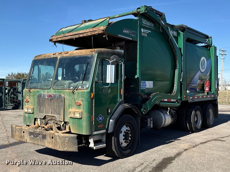 2015 Peterbilt 320 refuse truck - EU5321