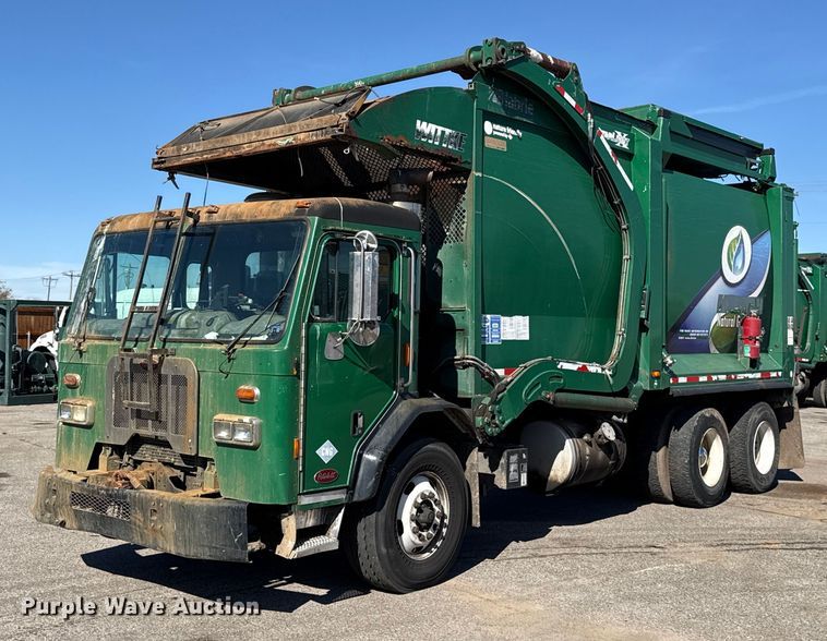 2015 Peterbilt 320 refuse truck - EU5324