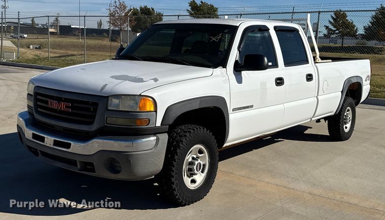 2006 GMC Sierra 2500HD Crew Cab pickup truck - EU5330