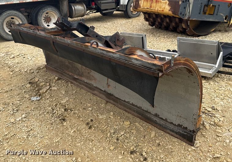 11' W snow plow  - EU6243