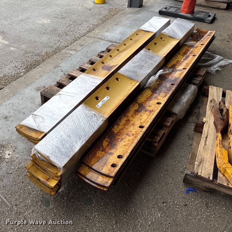 (22) motor grader parts - EU6253