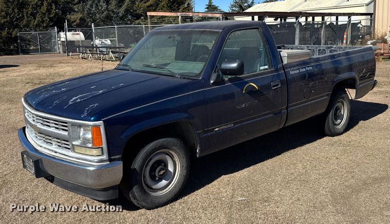 1994 Chevrolet C2500 pickup truck - EU6287