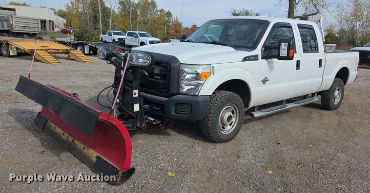 2015 Ford F350 Super Duty Crew Cab pickup truck - FI0617