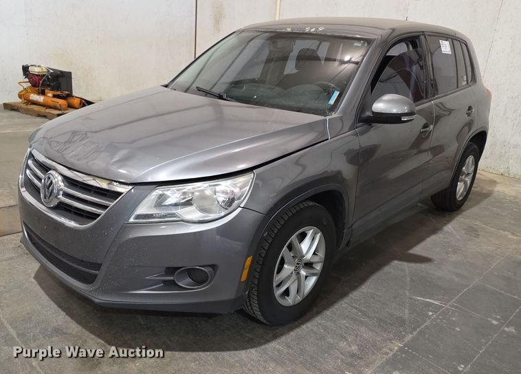 2011 Volkswagen Tiguan SUV - FI0633
