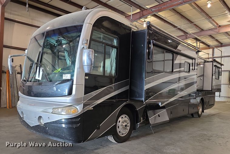 2004 Fleetwood Revolution RV - FI0635