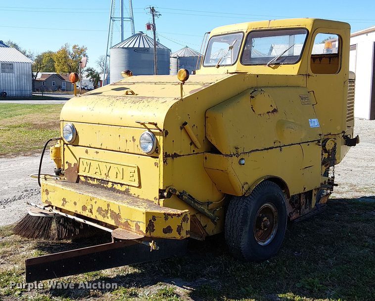 Wayne 1-460 street sweeper truck - FK0523