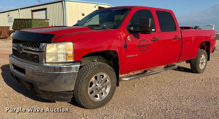2011 Chevrolet Silverado 3500HD Crew Cab pickup truck - IE9190