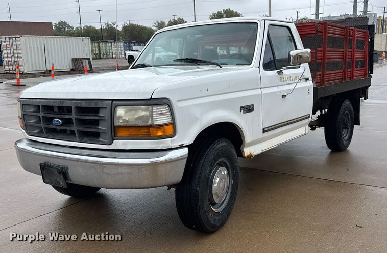 1996 Ford F250 flatbed pickup truck - NA9802