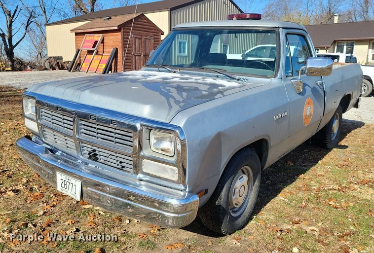 1991 Dodge D150 pickup truck - NO9762