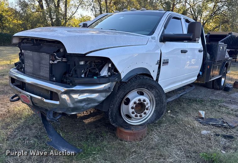 2012 Dodge Ram 5500 Crew Cab flatbed truck - DJ7877