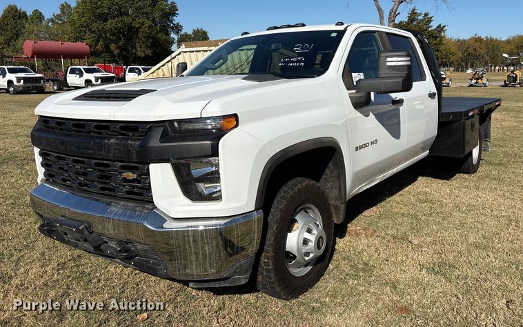 2022 Chevrolet Silverado 3500HD  Crew Cab flatbed pickup truck - DJ7953