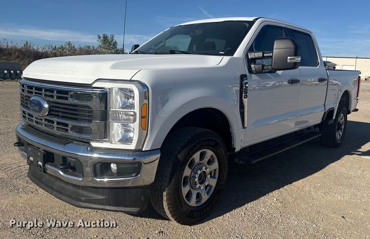 2023 Ford F250 Super Duty Crew Cab pickup truck - DJ7983