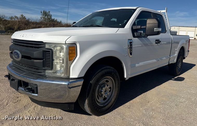 2017 Ford F-250 SuperCab pickup truck - DJ7988
