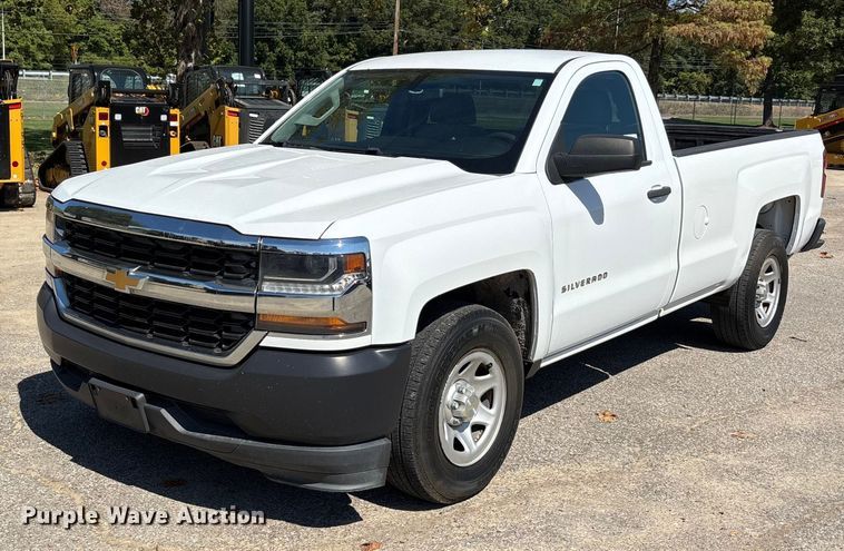 2016 Chevrolet  Silverado 1500 pickup truck - DU1371