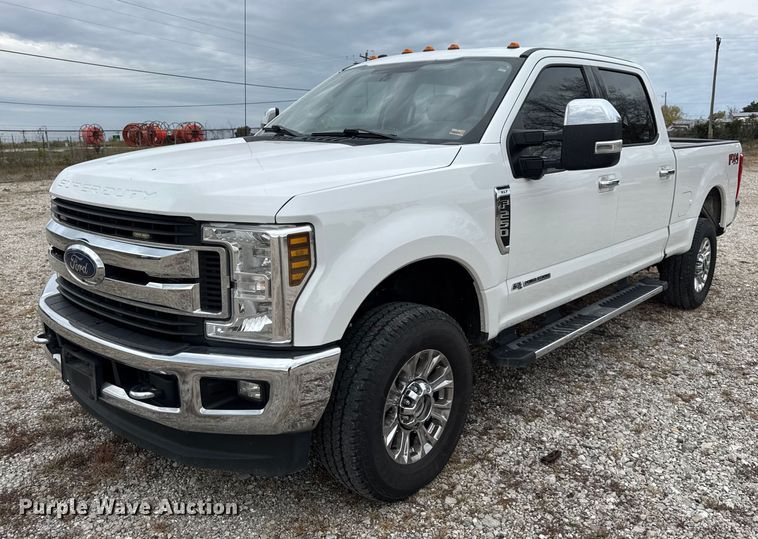 2019 Ford F250 Crew Cab pickup truck - DW6651