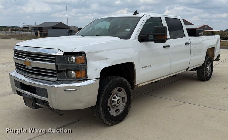 2018 Chevrolet Silverado 2500HD Crew Cab pickup truck - DX5859