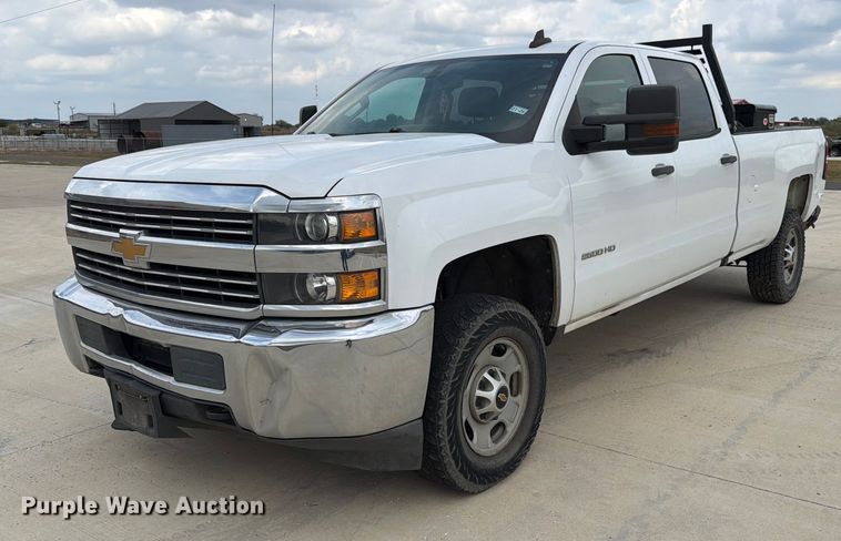 2018 Chevrolet Silverado 2500HD Crew Cab pickup truck - DX5860