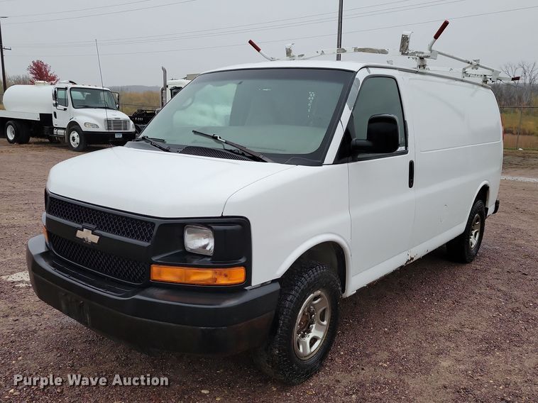2007 Chevrolet  Express 2500 van - DX6584
