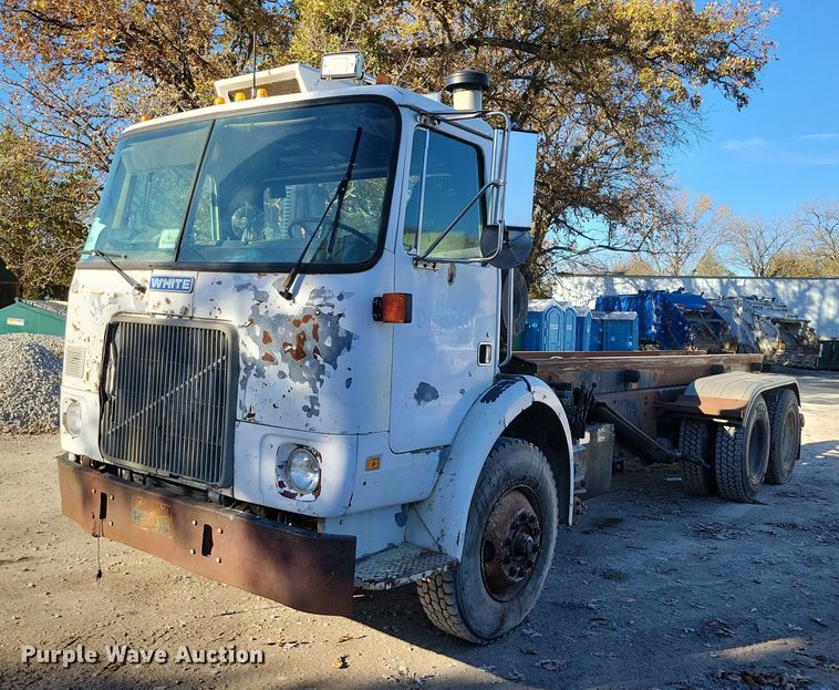 1986 White Xpeditor WX roll-off container truck - DX6603