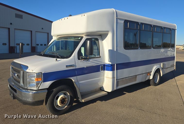 2017 Ford  Eldorado National shuttle bus - DY1428