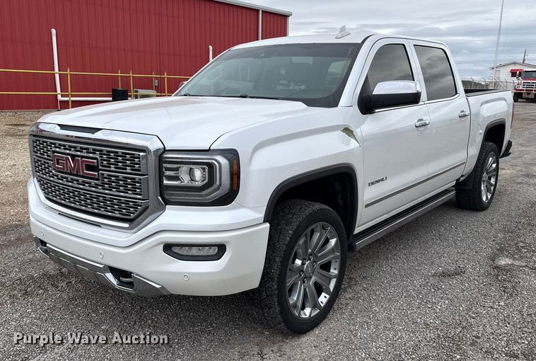 2017 GMC Sierra 1500 Crew Cab pickup truck - DY8354