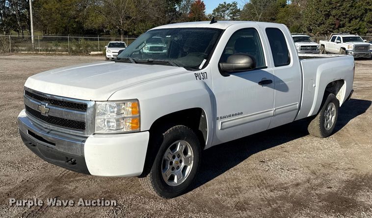 2009 Chevrolet Silverado 1500 Ext. Cab pickup truck - DY8370