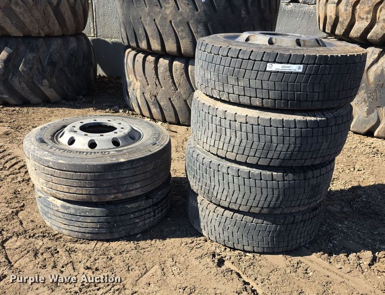 (6) Continental 265/70R19.5 tires and wheels - DZ3497