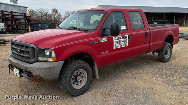 2004 Ford F350 Super Duty Crew Cab pickup truck - EA2027