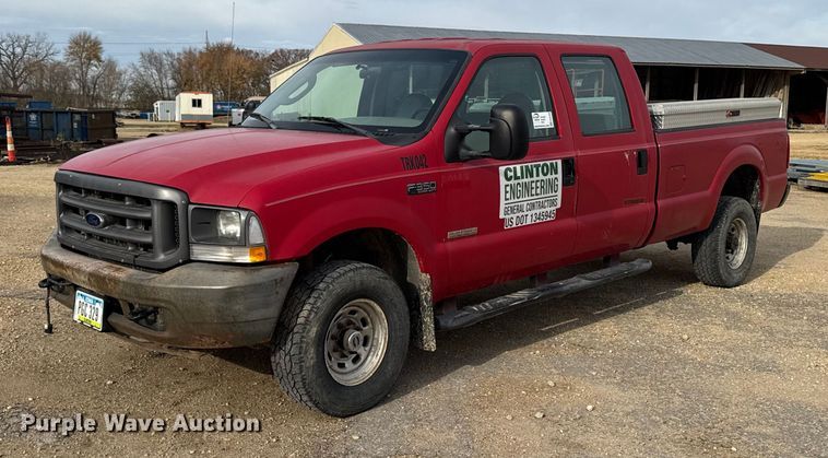 2004 Ford F350 Super Duty Crew Cab pickup truck - EA2028