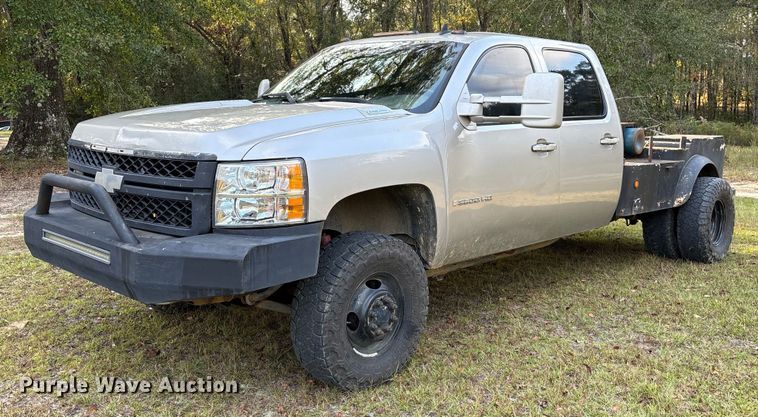 2008 Chevrolet Silverado 3500HD Crew Cab flatbed pickup truck - EA7039