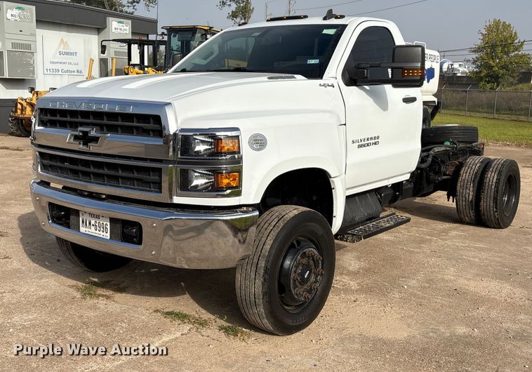 2019 Chevrolet Silverado 5500 truck cab and chassis - EA7042