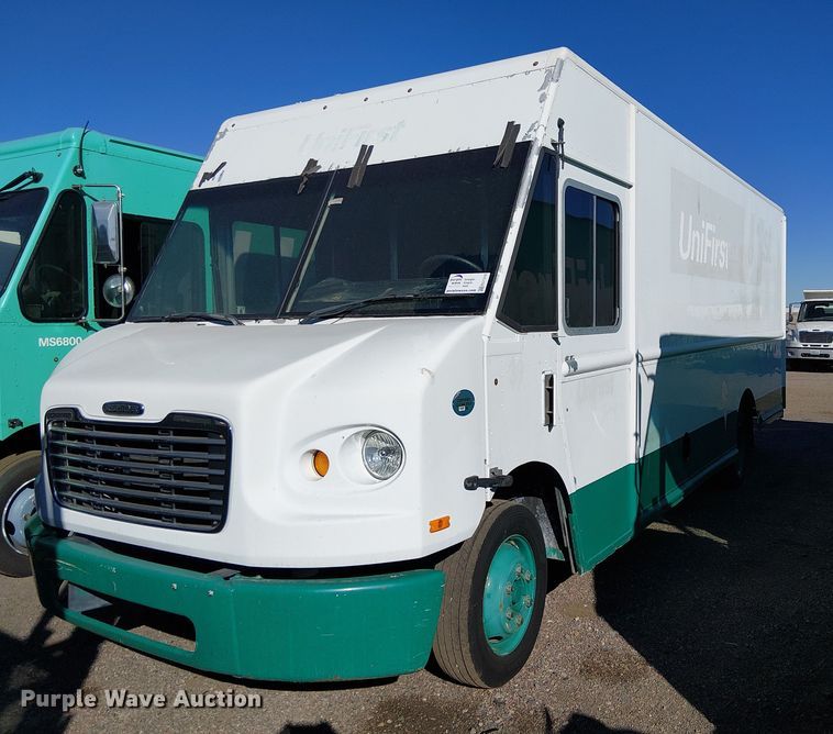 2014 Freightliner MT45 delivery truck - EC1310