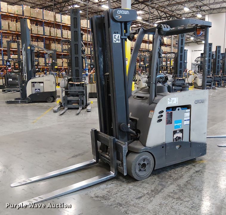 2017 Crown RC5545-40 forklift - EC1334
