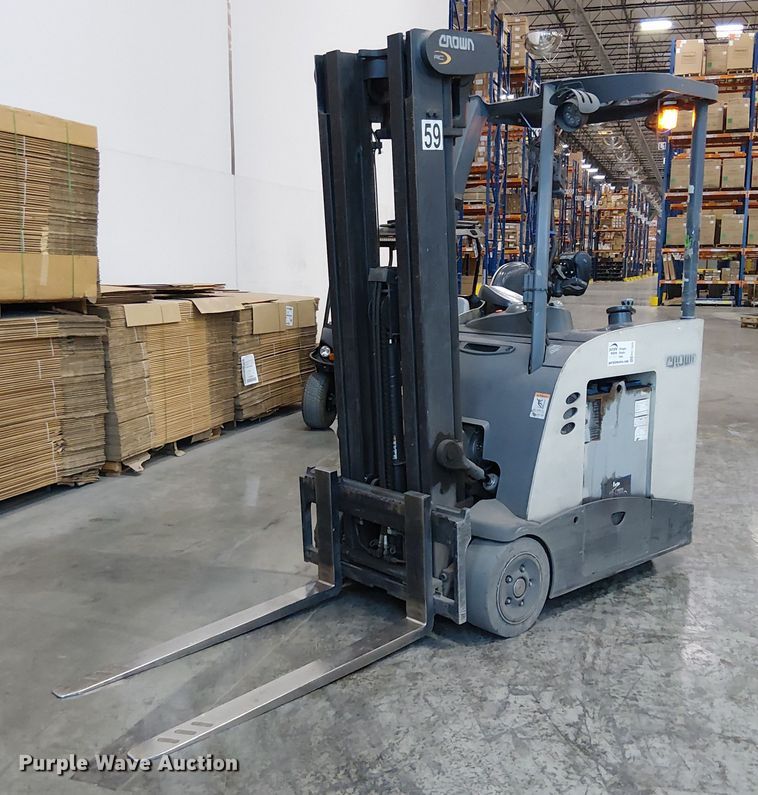 2017 Crown RC5545-40 forklift - EC1335