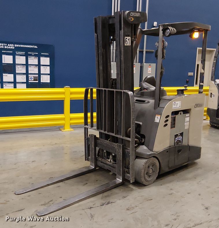 2017 Crown RC5545-40 forklift - EC1336