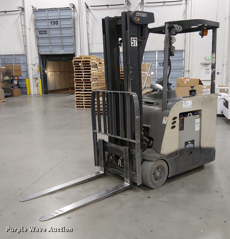 2017 Crown RC5545-40 forklift - EC1337